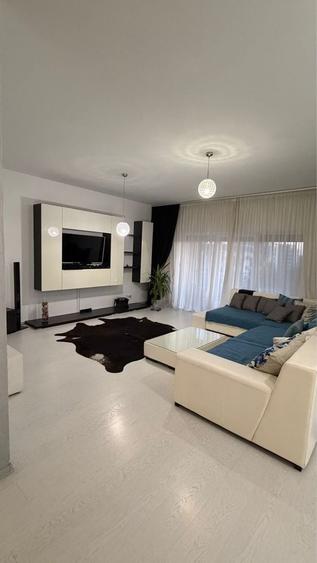 Apartament cu 4 camere decomandat în Central