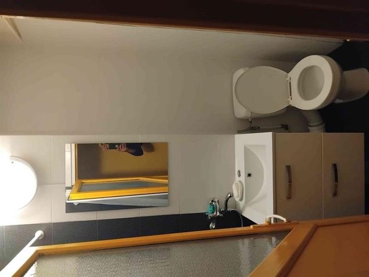 Apartament cu 2 camere semidecomandat, mobilat în Craiovița Nouă