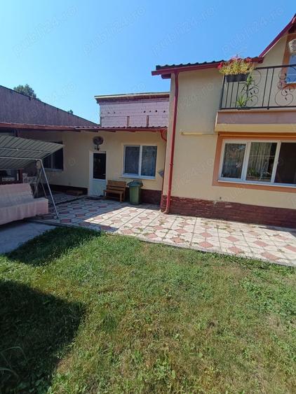 Casă cu 5 camere în Hunedoara