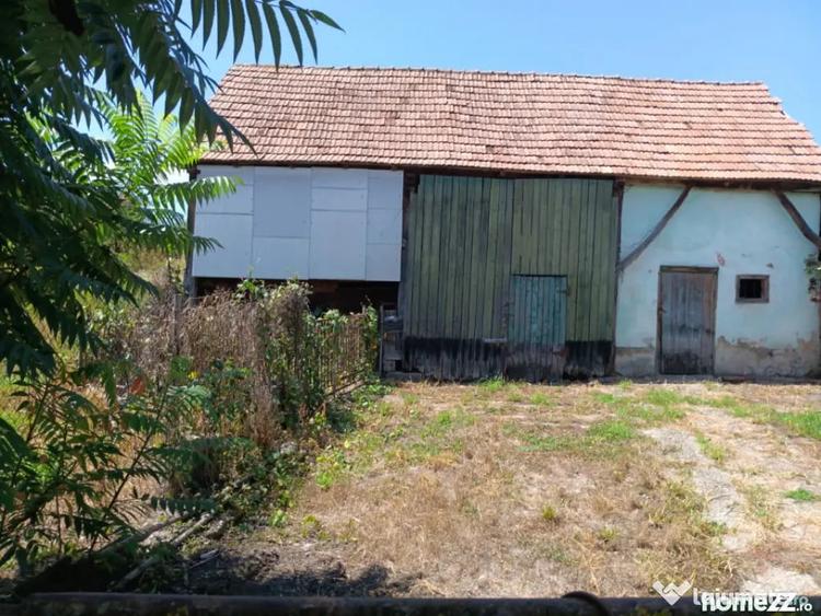 Casă cu 4 camere cu Teren 2000 Mp în Alțina
