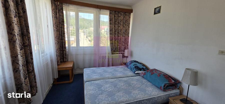 Casă cu 8 camere cu Teren 518 Mp în Central
