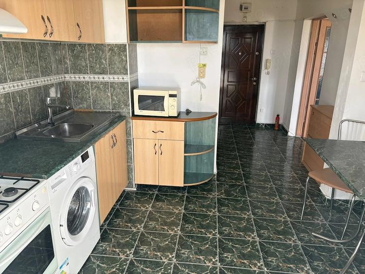 Garsonieră decomandată în Lucrețiu Pătrășcanu
