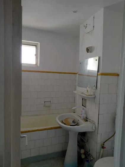 Apartament cu 3 camere decomandat în Micro 20
