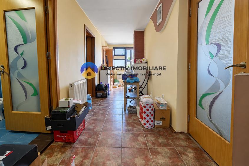 Casă individuală cu 7 camere cu Canalizare în Sărata