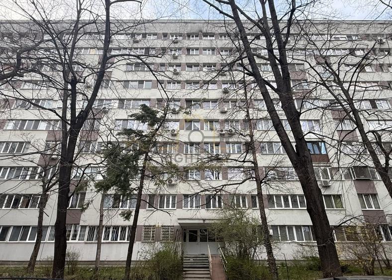 Apartament cu 2 camere semidecomandat, mobilat în P-ța Gorjului
