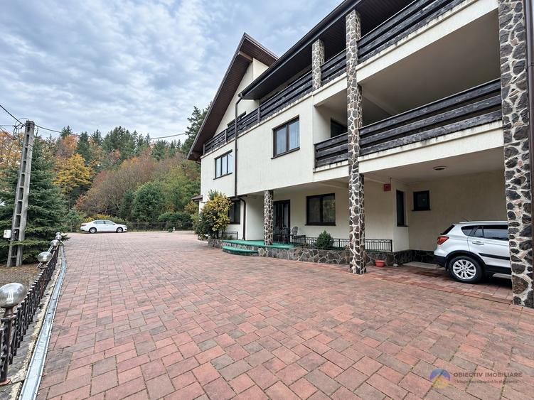 Casă cu 10 camere cu Canalizare în Vest
