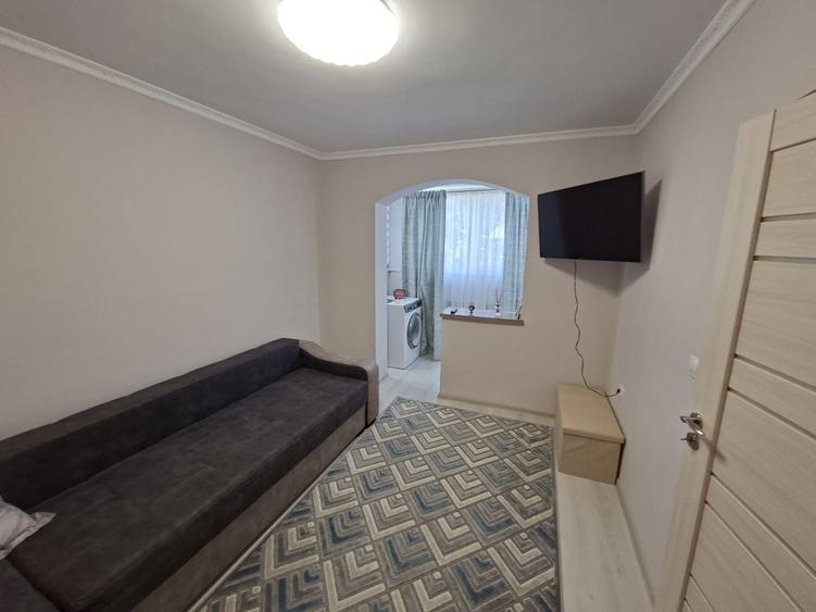 Apartament cu 3 camere semidecomandat în Micro 19