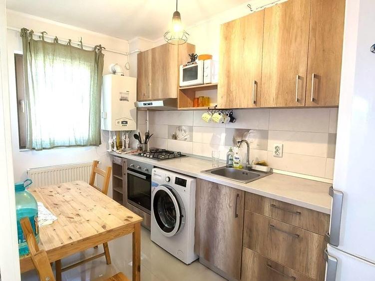 Apartament cu 2 camere decomandat în Titulescu