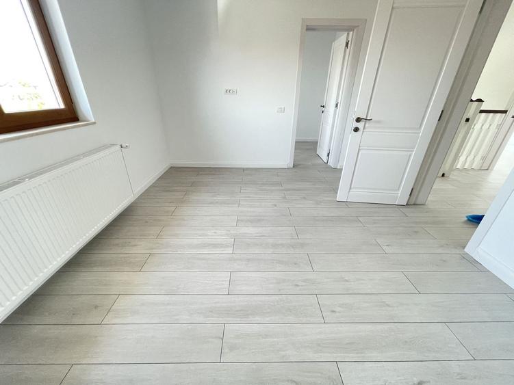 Duplex cu 4 camere cu Canalizare în Dumbrăvița