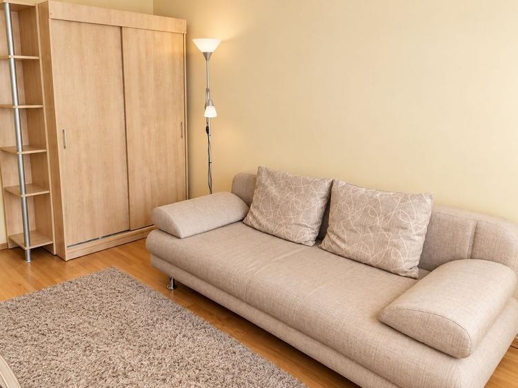 Apartament cu 3 camere decomandat în Complex Studențesc