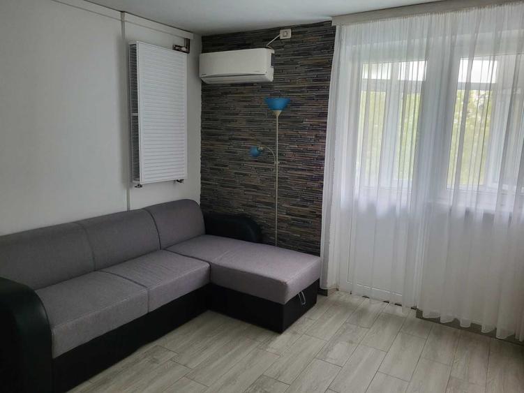 Apartament cu 3 camere decomandat în Voineasa
