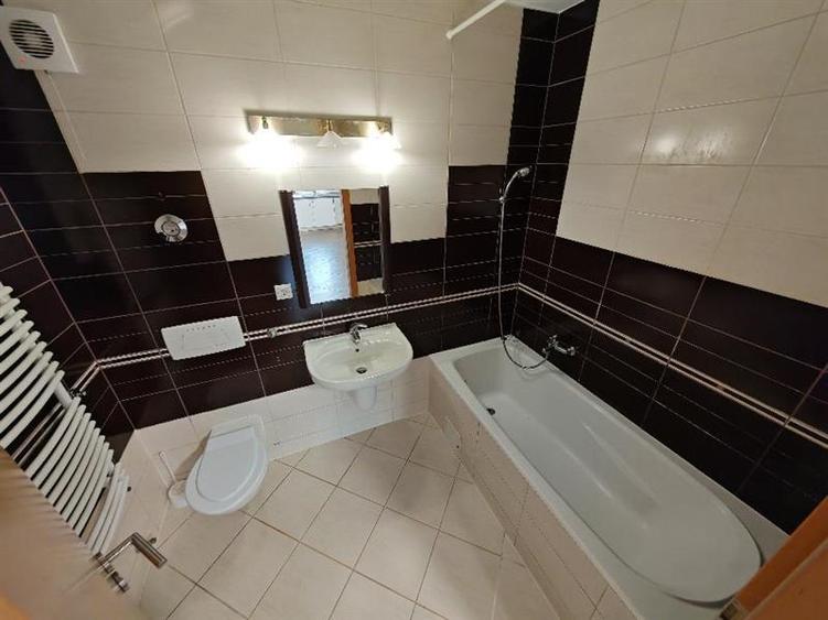 Apartament cu 3 camere decomandat, mobilat în Avantgarden