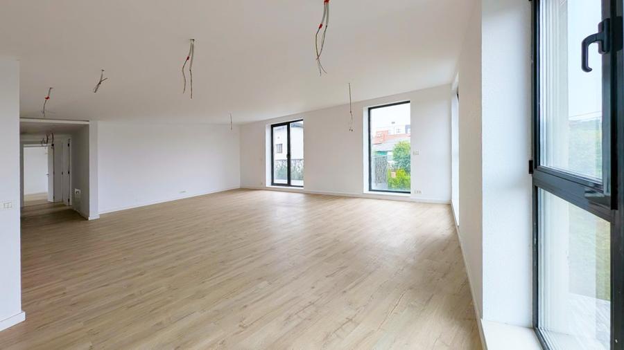 Apartament cu 4 camere decomandat în Nord-Vest