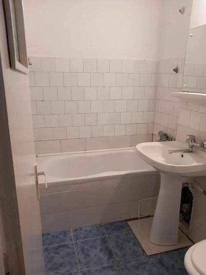 Apartament cu 3 camere semidecomandat în Gară