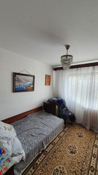 Apartament cu 3 camere semidecomandat în Vest