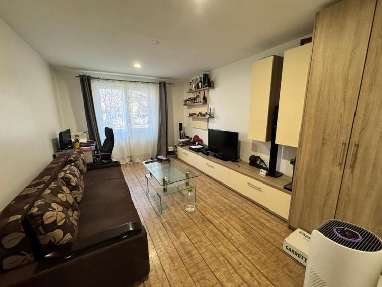 Apartament cu 3 camere decomandat, mobilat în Săsar