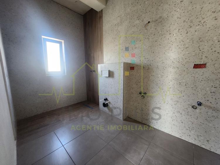 Apartament cu 3 camere semidecomandat în Girocului