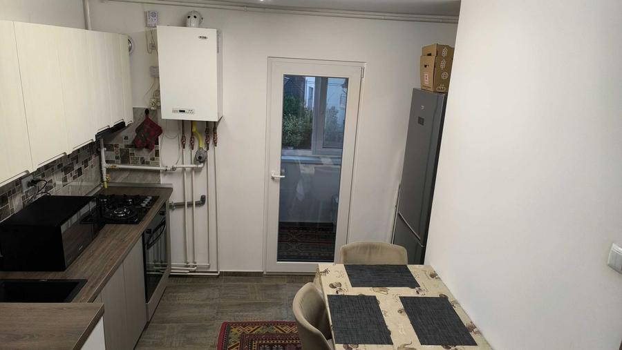 Apartament cu 3 camere decomandat, mobilat în Mărăști