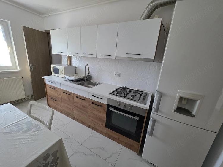 Apartament cu 3 camere decomandat în Ștefan cel Mare