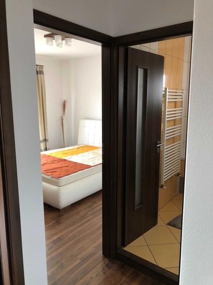 Apartament cu 3 camere decomandat în Între Lacuri