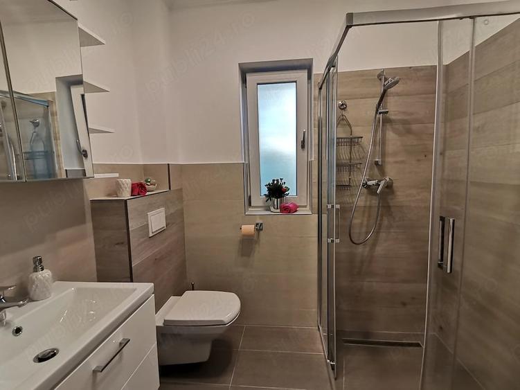 Apartament cu 3 camere decomandat în Exterior Vest