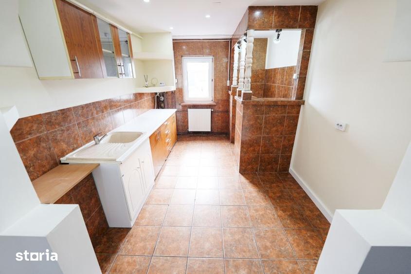 Apartament cu 4 camere decomandat, mobilat în Craiovița Nouă