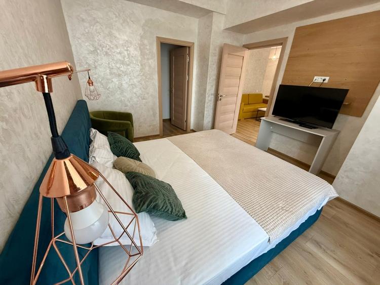 Apartament cu 4 camere decomandat, mobilat în Central