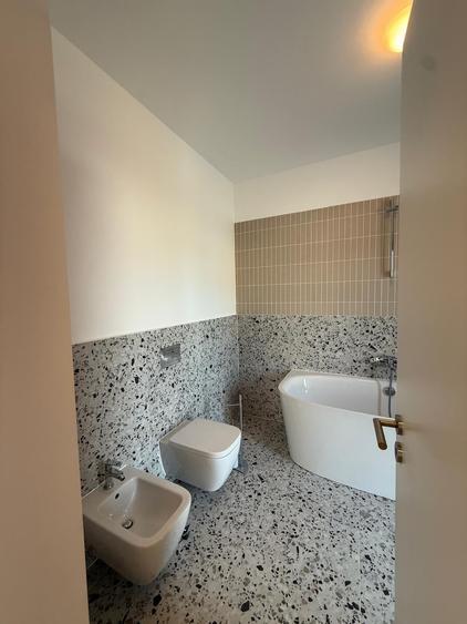 Apartament cu 4 camere decomandat, mobilat în Băneasa