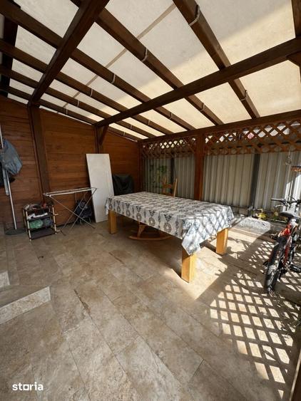 Apartament cu 3 camere semidecomandat în Florești