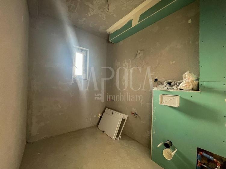 Casă individuală cu 4 camere cu Canalizare în Luna de Sus