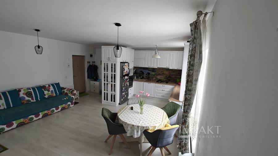 Apartament cu 3 camere semidecomandat în Europa