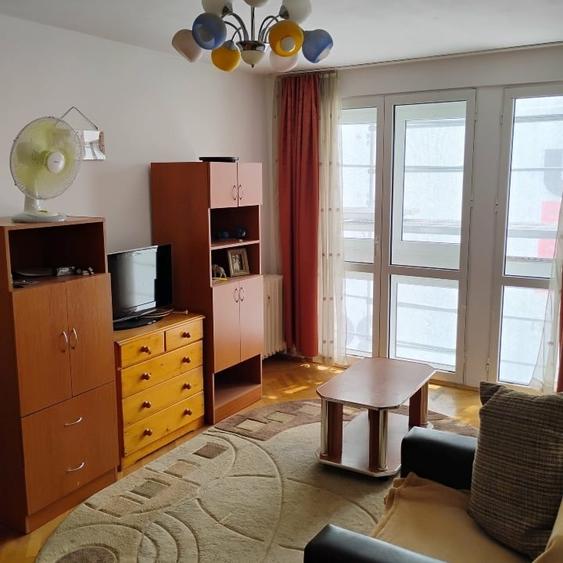 Apartament cu 2 camere semidecomandat în Costin Georgian