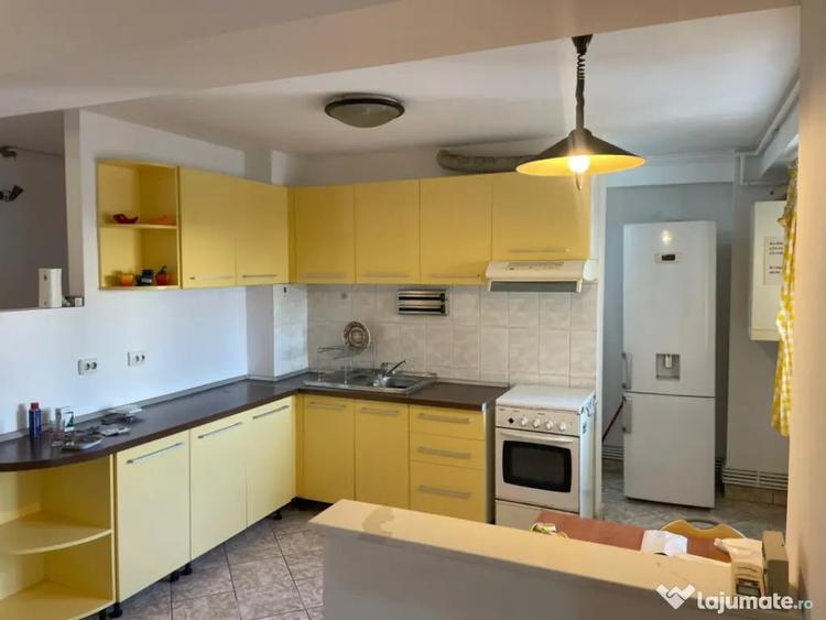 Apartament cu 4 camere decomandat în Central