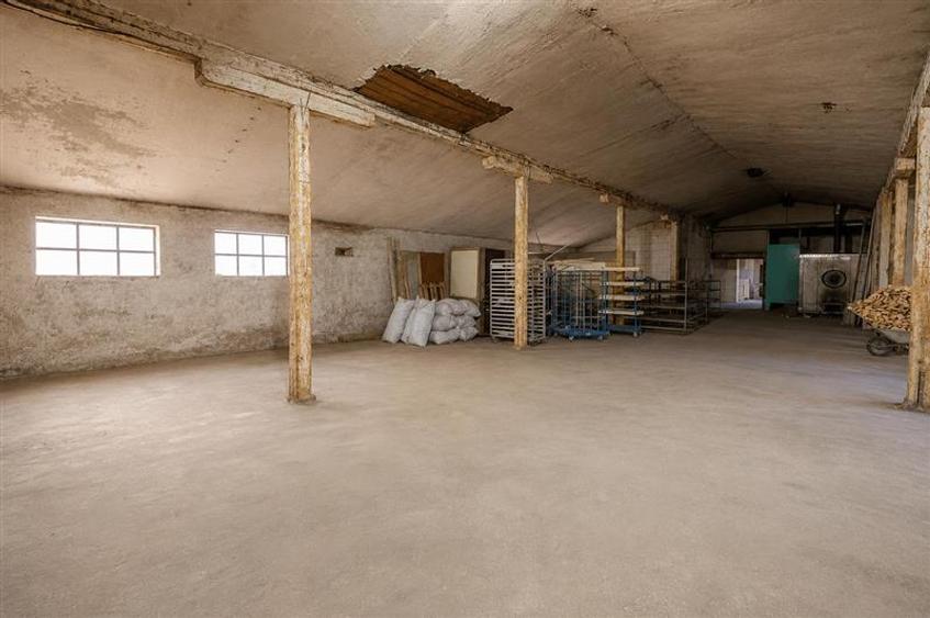 Spațiu comercial, de 700 mp, în Ghelința