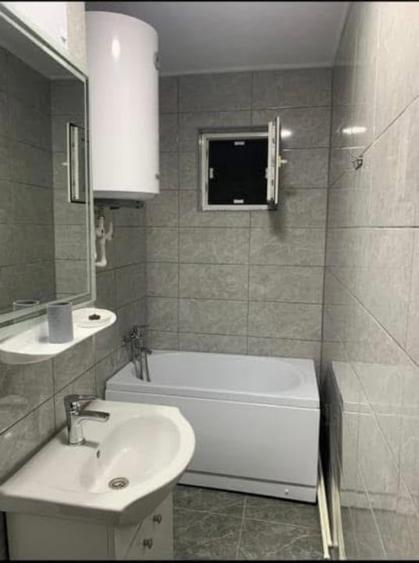 Apartament cu 3 camere decomandat, mobilat în Central