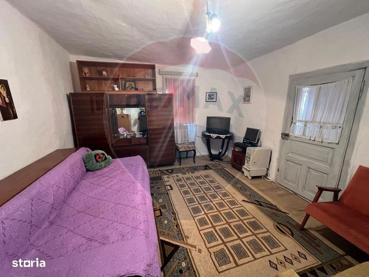 Casă cu 4 camere cu Teren 1000 Mp în Ciorăști