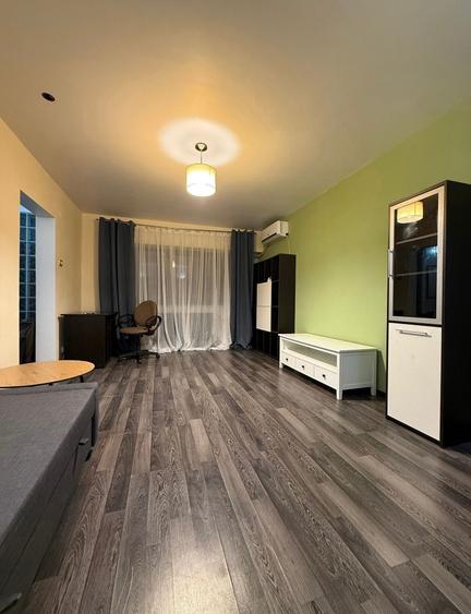 Apartament cu 3 camere semidecomandat, mobilat în Cug