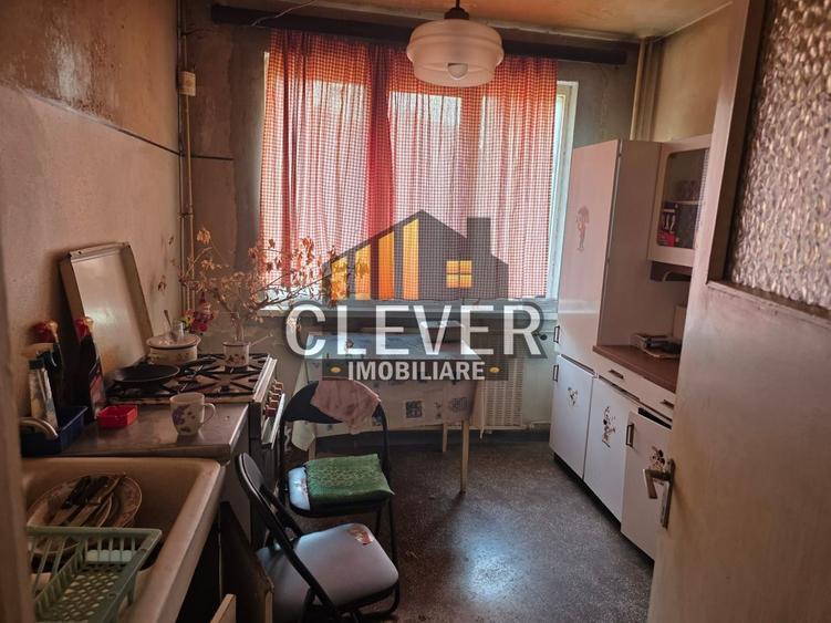 Apartament cu 3 camere decomandat, mobilat în Ozana