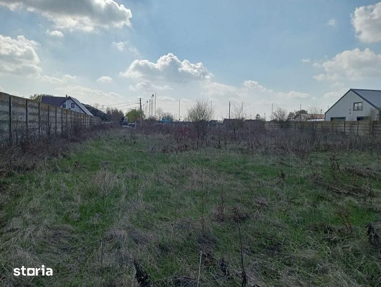 Teren de 4635 mp, în Crevedia