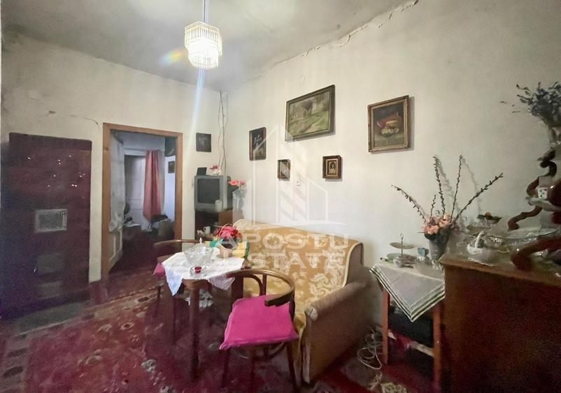 Casă individuală cu 8 camere cu Canalizare în Drăgășani