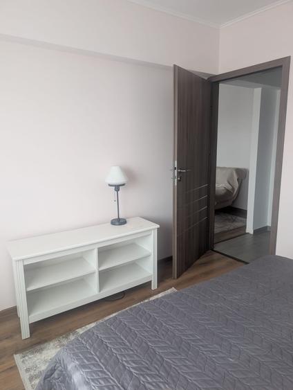 Apartament cu 3 camere semidecomandat în Sebastian