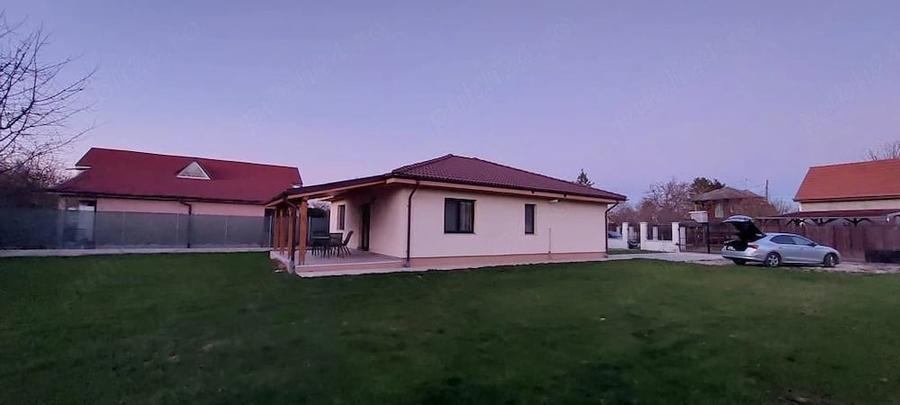 Casă cu Teren 500 Mp în Bercu Roșu