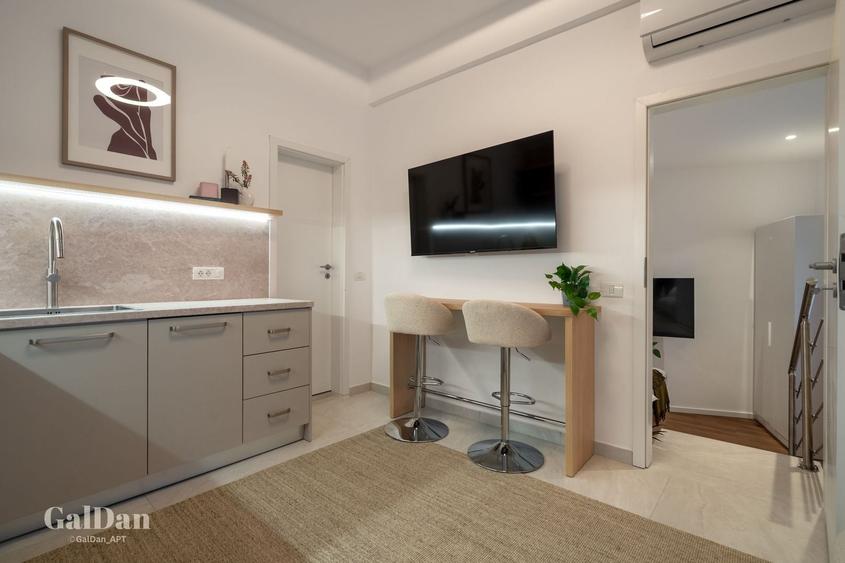 Apartament cu 3 camere, mobilat în Calea Victoriei