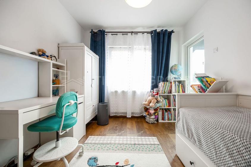 Apartament cu 4 camere decomandat, mobilat în Tractorul