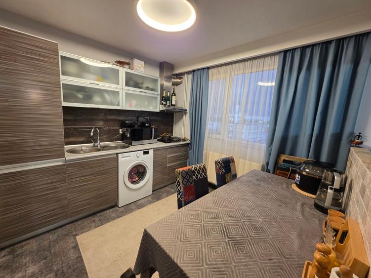 Apartament cu 3 camere semidecomandat în Ștefan cel Mare