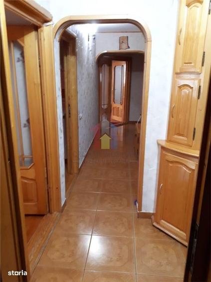 Apartament cu 3 camere decomandat în Buzaului