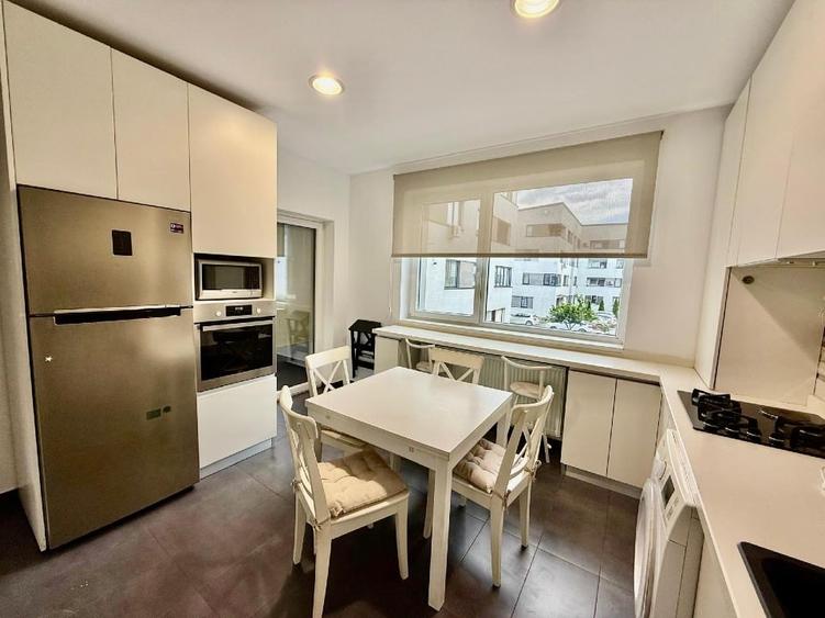 Apartament cu 3 camere semidecomandat, mobilat în Florești