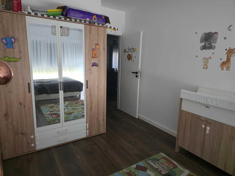 Apartament cu 3 camere decomandat în Exterior Vest