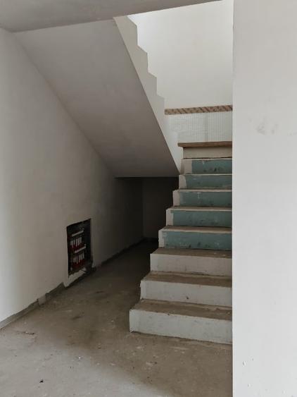 Casă individuală cu 5 camere cu Canalizare în Dumbrăvița