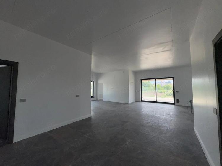 Vila construita la sol in Cartierul Atena cu teren generos - 4